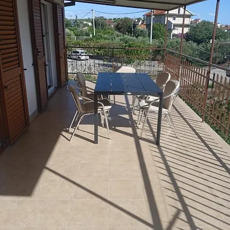 Apartment Apartman Gilan