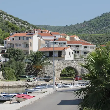 Apartment Apartman Gilan Seget Vranjica